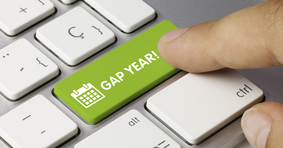 Pros and Cons of Taking a Gap Year